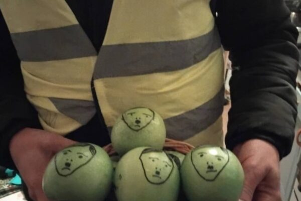 äpplen för protestaktion